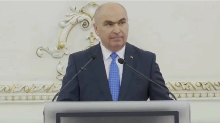 Virgil Popescu: Într-o perioadă în care unii politicieni încă mai cred că suntem în era bileţelelor strecurate prin redacţii, Bolojan a ieşit public, informat şi direct