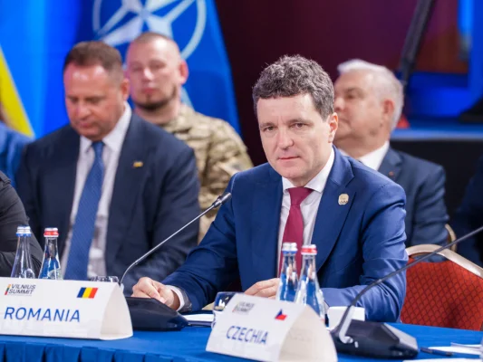 Sondaj INSCOP: Peste jumatate dintre romani se asteapta ca modul in care este reprezentata Romania in plan extern sa se imbunatateasca sub mandatul lui Nicusor Dan