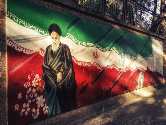 Ayatollahul Ali Khamenei a interzis toate comunicațiile electronice și vorbește cu comandanții doar printr-un „ajutor de încredere” / Liderul suprem al Iranului și-a numit trei moștenitori în caz că va fi asasinat