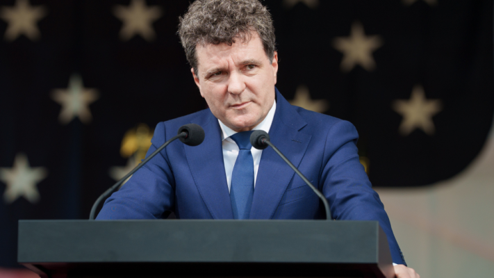 „România trebuie să câștige relevanță": de vorbă cu profesorul Valentin Naumescu despre direcția politicii externe în noua eră Bolojan–Nicușor Dan”