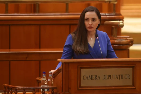 Anamaria Gavrilă 'cântă și dansează' cu Șoșoacă, după excluderea din S.O.S a parlamentarilor trădători