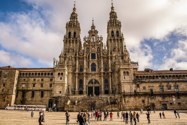 Curtea Supremă spaniolă a dispus ca familia fostului dictator Francisco Franco să restituie două statui oraşului Santiago de Compostela