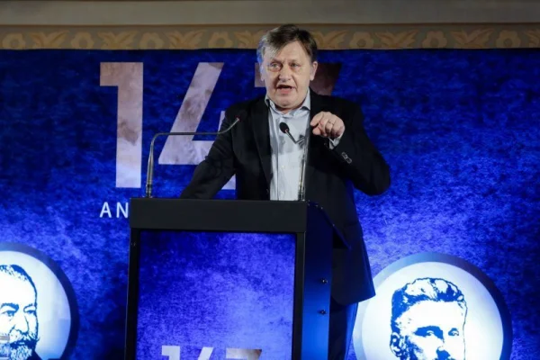 Candidatura de pe speaker. De la început a fost "de râsul curcilor"