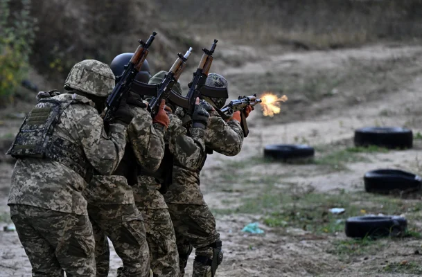Cel puţin 12 morţi şi 60 de răniţi în Ucraina, într-un atac rus cu rachetă vizând un poligon de antrenament / Rusia revendică cucerirea satului Oleksiïvka în regiunea Sumî