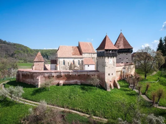 FortiVacation în Transilvania: „Seara se încuie poarta și rămâneți singuri, în toată biserica” / Un nou concept turistic, cu cinci teme, pentru 100 de biserici fortificate din „sufletul Transilvaniei”