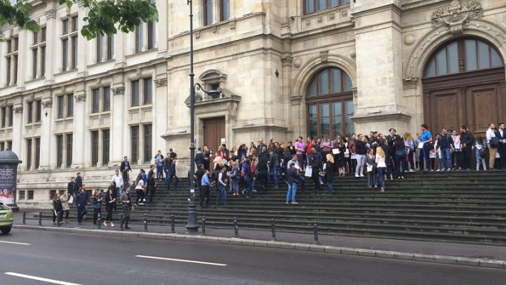 Bolojan, întrebat despre chiriile modice pe care le plătesc magistraţii pentru locuinţele de serviciu: Ministerele responsabile ar fi trebuit ca an de an să actualizeze chirile cu rata inflaţiei