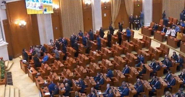Repoziţionări ale partidelor pe culoarul suveranist. Călin Georgescu spune că se retrage, George Simion continuă opoziţia