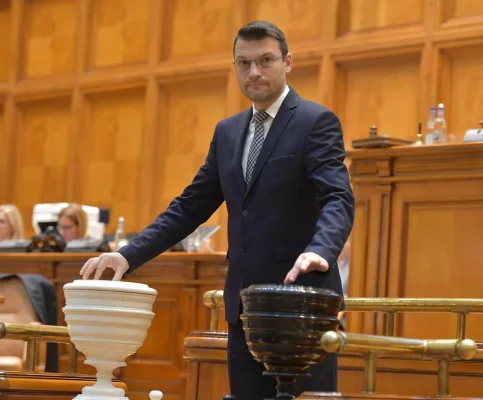 Atac din Parlament la Iohannis: „De ce a aterizat F-35 abia după-amiaza aceasta, 12 noiembrie, în Parlament? Simplu: pentru că a decolat prea târziu din Cotroceni!”