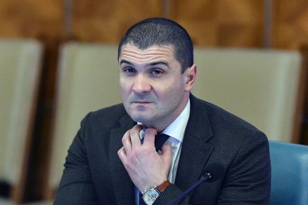 Secretarul de stat pornit să-i împace pe angajații ANAF cu tăierile de sporuri. Abonat la sinecuri, Mihai Diaconu a încasat într-un an peste 1 milion de lei