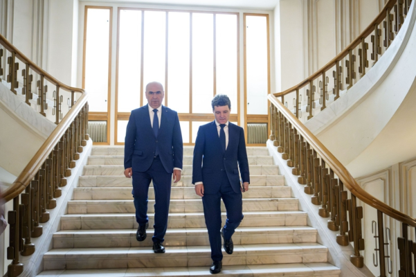 Își încalcă Nicușor Dan promisiunea făcută cu privire la menținerea cotei TVA? Desemnarea lui Ilie Bolojan rezolvă doar o parte din problemă