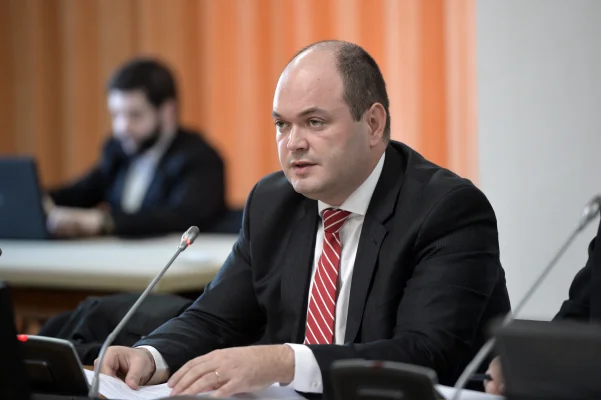 Un tehnocrat vehiculat pentru postul de PREMIER al României. Ionuț Dumitru, economist: „Nu am nimic de comentat”
