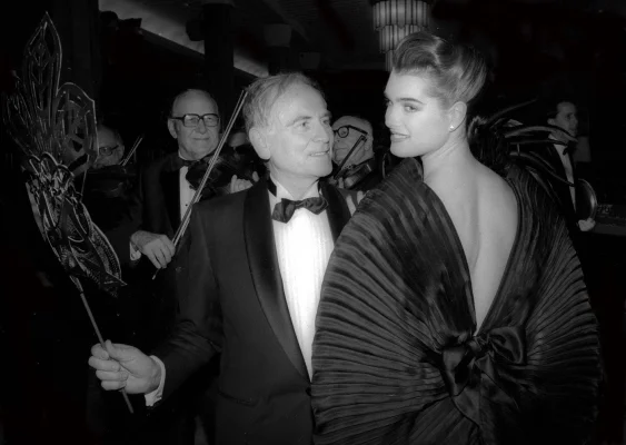 Pierre Cardin revine în atenție: Vânzare de arhivă, showroom la New York și susținerea noii generații de designeri