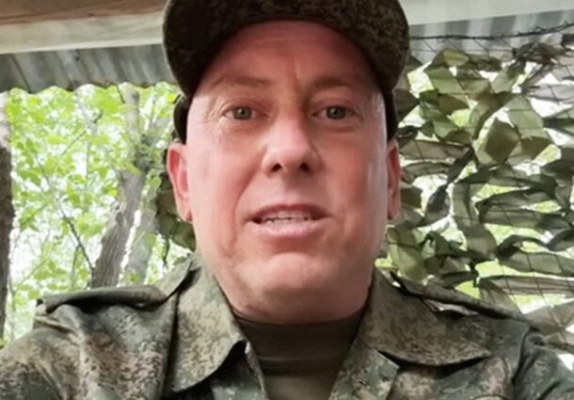 Aktual24: Un american care s-a mutat în Rusia pentru a-și proteja copiii de „îndoctrinarea LGBTQ+” a fost trimis să lupte pe frontul din Ucraina