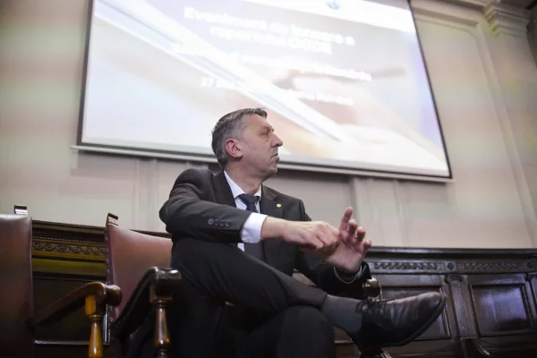 Analfabetismul funcțional, o problemă gravă în educația românească, spune ministrul Daniel David: „Oamenii cred că vindecăm cancerul cu coada şoricelului”
