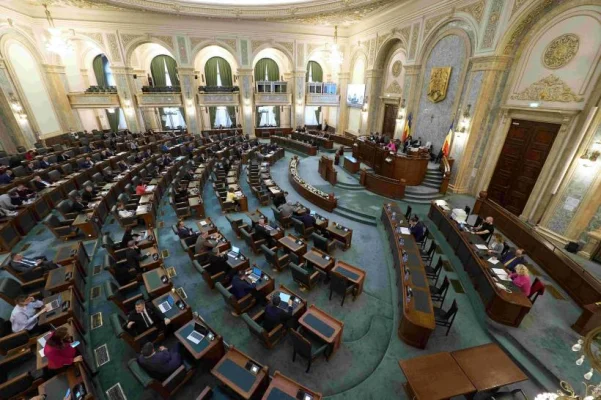 Populism dus la extrem. USR vrea să le taie pensiile speciale celor condamnați pentru infracțiuni de corupție
