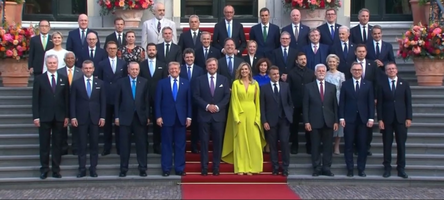 Nicușor Dan, în spatele lui Donald Trump la poza de grup de la Summit-ul NATO de la Haga VIDEO