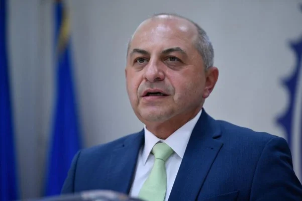 Cîrstoiu, ironii la adresa lui Dan: Rolul nostru nu e să spunem că apa caldă va veni a doua zi