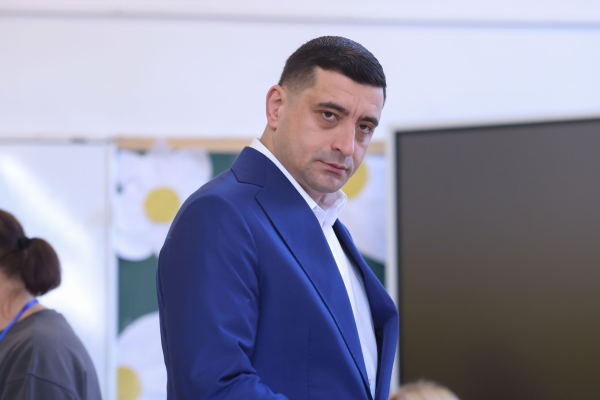 Simion mai are nevoie doar de 5 semnături pentru moțiunea de cenzură