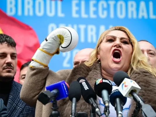 Șoșoacă a răbufnit la adresa parlamentarilor SOS fugiți la PSD: „Niște impostori, niște traseiști!”