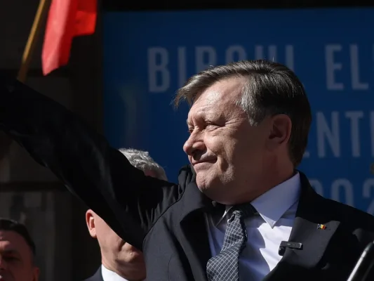 Antonescu, reacție tăioasă după dezvăluirea lui Ponta: „O lebădă atât de neagră n-am mai văzut”