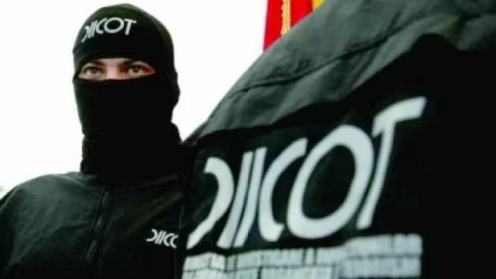 Fabrică ilegală de țigări, operată de români, moldoveni și italieni, descoperită în Italia