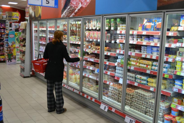 Situație dramatică în România. 35% dintre creditele de consum ale populației sunt pentru mâncare