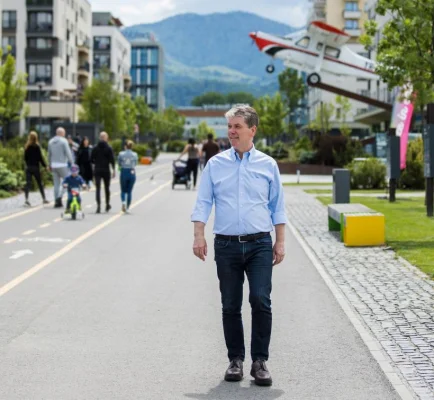 Rezultate Alegeri locale 2024. George Scripcaru câștigă Primăria Brașov în fața lui Allen Coliban