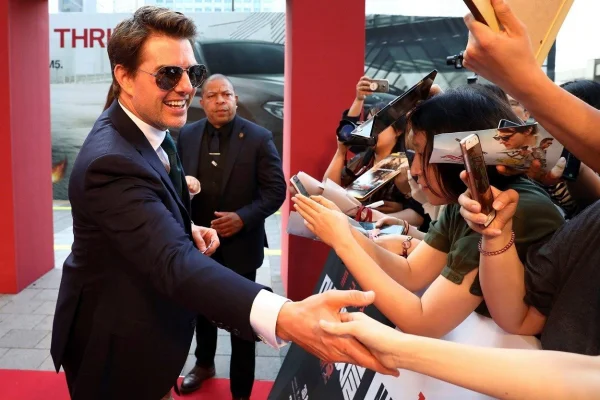 Tom Cruise și Dolly Parton vor primi Oscaruri onorifice