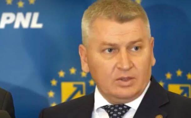 Florin Roman: Cred că noaptea e un sfetnic bun pentru preşedinte. Mingea e la el/ Sperăm să avem un răspuns la ce aşteaptă românii. Iar cei mai mulţi aşteaptă un guvern plin, cu Ilie Bolojan premier