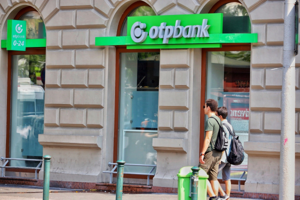 Directorul general al celei mai mari bănci din Ungaria, OTP Bank, solicită adoptarea euro și încetarea politicilor ad-hoc ale lui Orban, care au subminat încrederea investitorilor