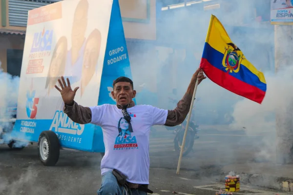 În timp ce Ecuadorul luptă împotriva bandelor, parlamentarii aprobă revenirea bazelor militare străine / În ţară are loc o crimă la fiecare oră / Se estimează că există 40.000 de membri ai bandelor
