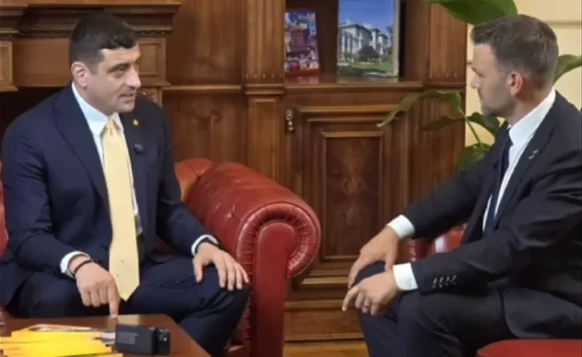 Simion, interviu pentru Jack Posobiec: „Dan, o marionetă globalistă susținută de Macron și von der Leyen”. A mulțumit SUA pentru menținerea vizelor / Reacția lui Nicușor Dan