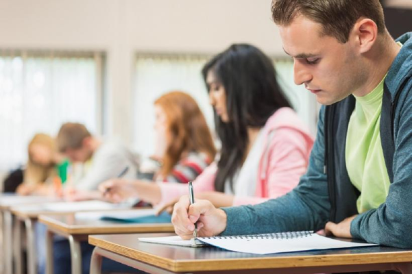 Consecințele masteratului didactic obligatoriu: multe școli vor rămâne fără profesori