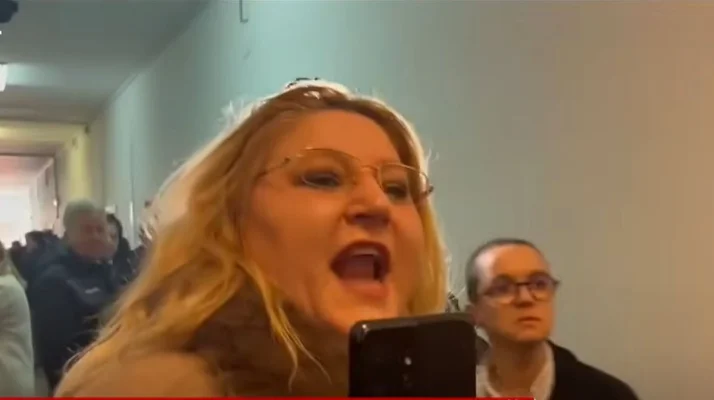 Patru deputati de-ai lui Sosoaca au trecut azi la PSD. Ar urma sa fuga inca 13 parlamentari SOS