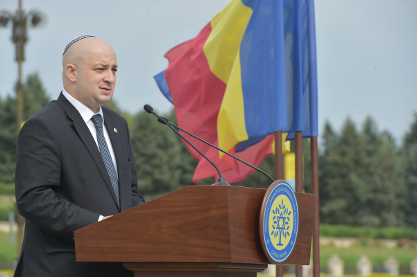 Protest inedit împotriva lui Nicușor Dan. Inițiatorul legii pentru combaterea extremismului returnează decorația primită din partea statului român