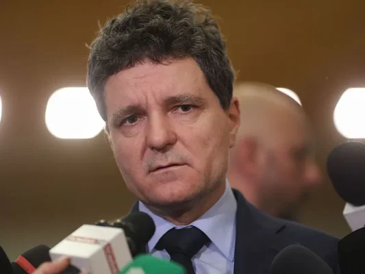 Alegătorii romi au oferit voturi decisive pentru Nicuşor Dan, în turul 2 al alegerilor prezidenţiale