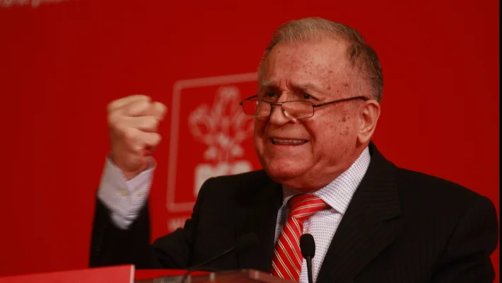 Ion Iliescu are o tumora pulmonara care s-a extins si la organele din jur. Medicii nu au pus un diagnostic oficial, dar se stie ca doar tumorile maligne dau metastaze