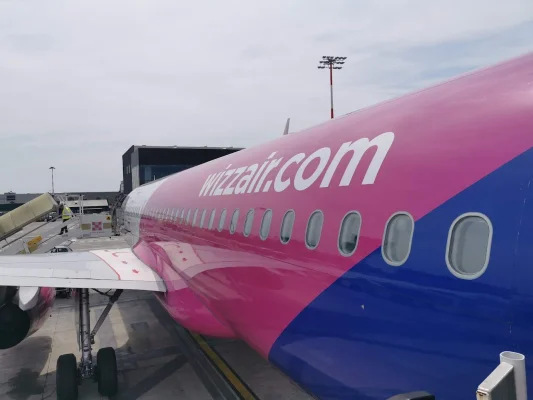 Wizz Air anunță posibile prelungiri ale timpului de zbor pe rutele spre-dinspre Dubai şi Abu Dhabi, din cauza conflictului dintre Israel și Iran