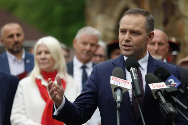Lovitura pentru Simion: Presedintele nou ales al Poloniei il felicita pe Nicusor Dan. „Polonia si Romania raman apropiate si voi face tot posibilul ca alianta si prietenia noastra sa dureze”