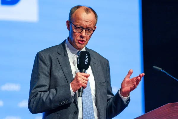 Cancelarul german Merz îl îndeamnă pe Donald Tump ”să rămână de partea europenilor” pentru a susţine Ucraina. ”Suntem pe aceeaşi lungime de undă”