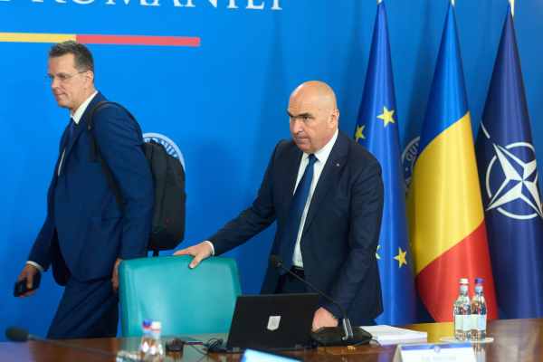 Banii toxici nu se taie, dar Guvernul Bolojan vrea solidaritate de la elevi și studenți. O întrebare pentru președintele Nicușor Dan și pentru premier