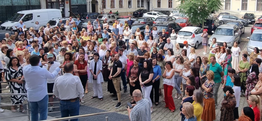 Guvernul, lovit de noi proteste chiar în ziua în care își angajează răspunderea pe austeritate
