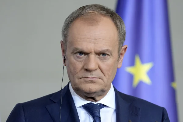 În relațiile transatlantice Europa va acționa calm și rațional, dar „nu în genunchi”, spune Donald Tusk