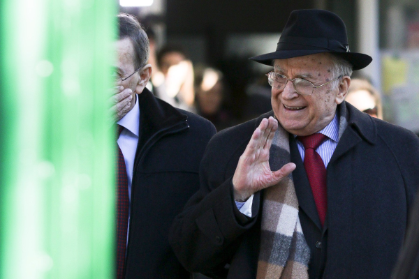 Spitalul ”Agrippa”: Ion Iliescu este conștient și stabil cardiac, dar, pe fondul instalării semnelor de oboseală a musculaturii respiratorii, necesită suport respirator