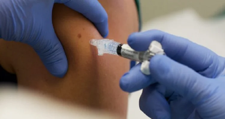 Preşedintele Nicuşor Dan a promulgat legea care prevede că vaccinarea gratuită anti-HPV este extinsă la fete şi băieţi până la 26 de ani