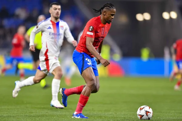 FCSB vrea un nou fundaș! Ndamane poate forma cuplul sud-african alături de Ngezana