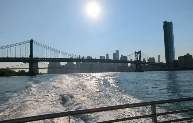 20 de persoane au fost rănite după ce o navă de antrenament a Marinei mexicane a lovit podul Brooklyn, din New York
