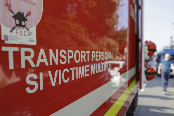 Autocar răsturnat pe autostrada A2 București-Constanța / A fost activat planul roșu de intervenție