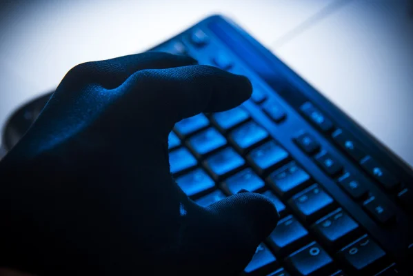 Tentativă de fraudă în numele Directoratului Naţional de Securitate Cibernetică: Un document cu însemnele instituţiei şi o semnătură falsă a directorului face referire la proceduri inexistente privind returnarea unor fonduri în criptoactive