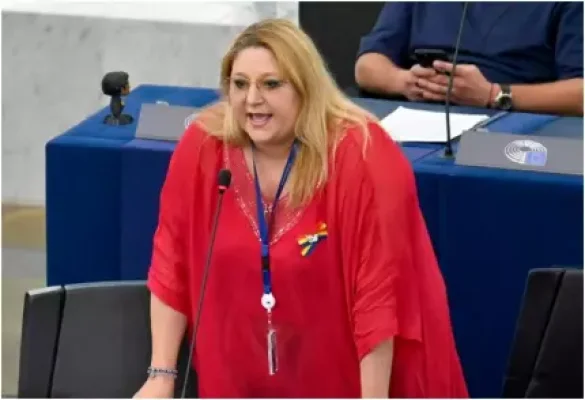 Parlamentarii care au plecat din S.O.S România și-au dat demisia din cauza Dianei Șoșoacă: "Nu putem accepta şi nu putem fi de acord"